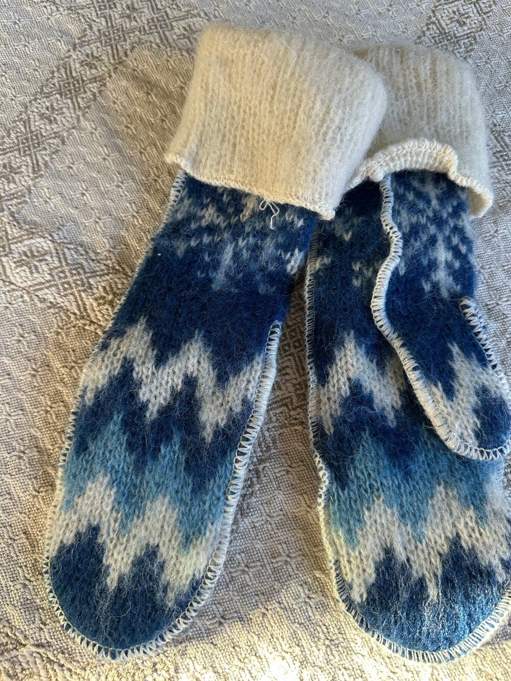 Iceland Wool Mittens Handknit Traditional Icelandic blue white polar knit new